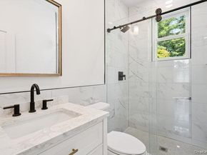 21 Venus Road, Syosset NY 11791