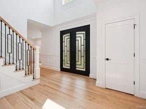 21 Venus Road, Syosset NY 11791