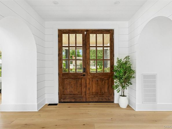 132 Arthur Street, Garden City NY 11530