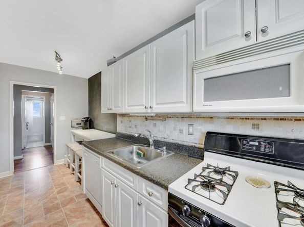 4 S Forrest Avenue B, Rockville Centre NY 11570