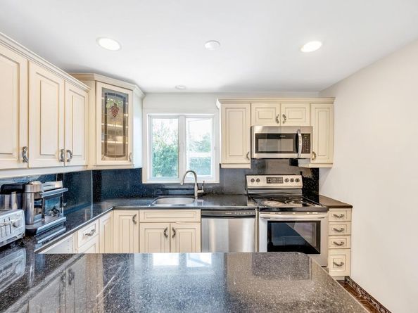 64 Hodson Avenue, Lynbrook NY 11563