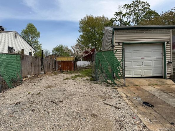Undisclosed Address #991800, Bay Shore NY 11706