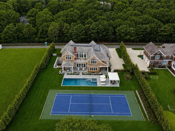 460 Edge Of Woods Road, Southampton NY 11968
