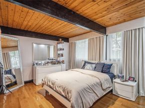 27 Parkway Drive, Roslyn Heights NY 11577