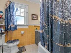 40 Rockville Avenue, Rockville Centre NY 11570