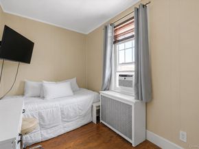 40 Rockville Avenue, Rockville Centre NY 11570