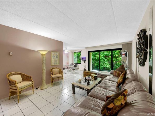 130 Colonial Parkway 4D, Yonkers NY 10710