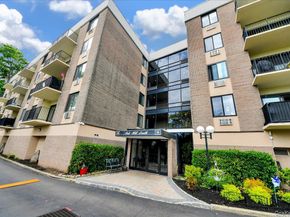 130 Colonial Parkway 4D, Yonkers NY 10710
