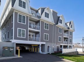 631 Marina Pointe Drive 631, East Rockaway NY 11518