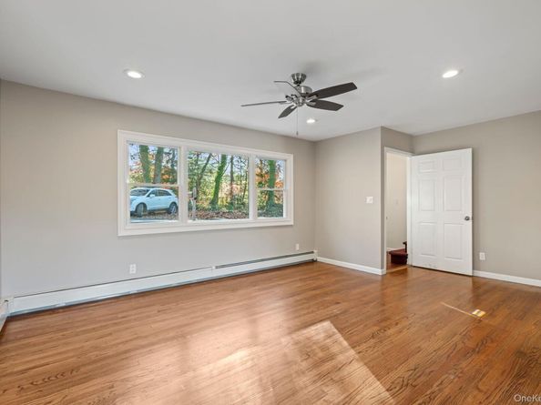 29 Potter Lane, Halesite NY 11743