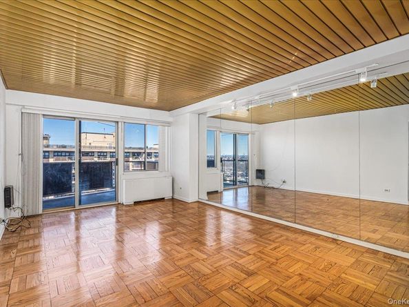 18-15 215th Street 17L, Bayside NY 11360