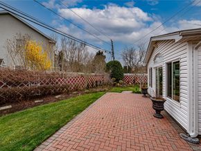 3 Jenny Lane, Holtsville NY 11742
