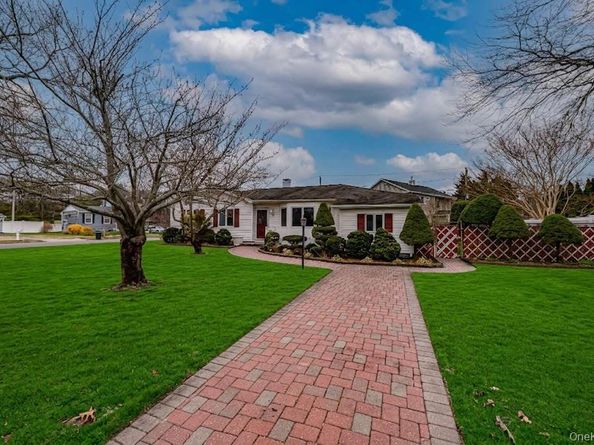 3 Jenny Lane, Holtsville NY 11742