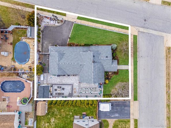 2 Drake Lane, Levittown NY 11756