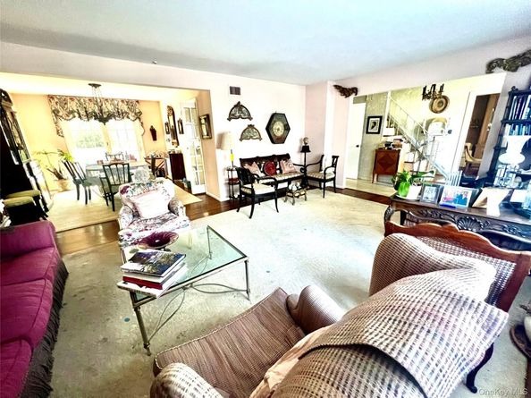 2 Wyckoff Place, Woodmere NY 11598