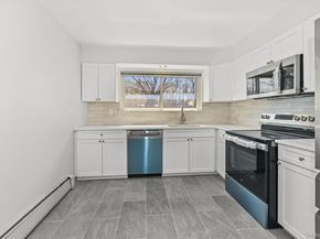 105 Coachlight Square, Montrose NY 10548