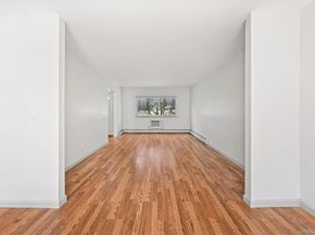 105 Coachlight Square, Montrose NY 10548