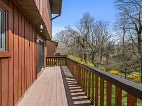 105 Coachlight Square, Montrose NY 10548