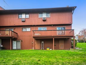 105 Coachlight Square, Montrose NY 10548