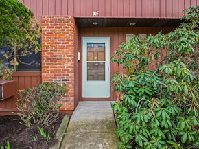 105 Coachlight Square, Montrose NY 10548