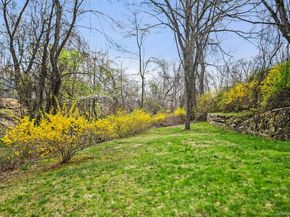 105 Coachlight Square, Montrose NY 10548