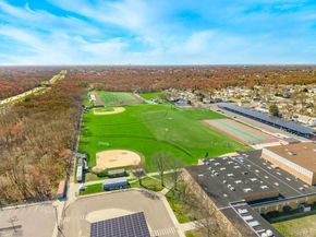 33 Parkdale Drive, Farmingdale NY 11735
