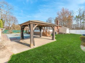 33 Parkdale Drive, Farmingdale NY 11735