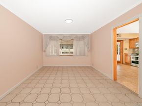 33 Parkdale Drive, Farmingdale NY 11735