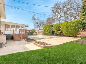 33 Parkdale Drive, Farmingdale NY 11735