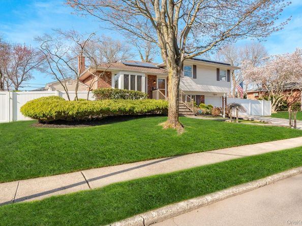 33 Parkdale Drive, Farmingdale NY 11735