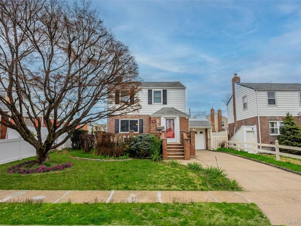 82 Cerenzia Boulevard, Elmont NY 11003