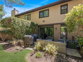 62 Wimbledon Drive, Roslyn NY 11576