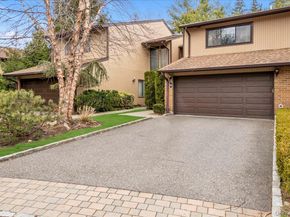 62 Wimbledon Drive, Roslyn NY 11576