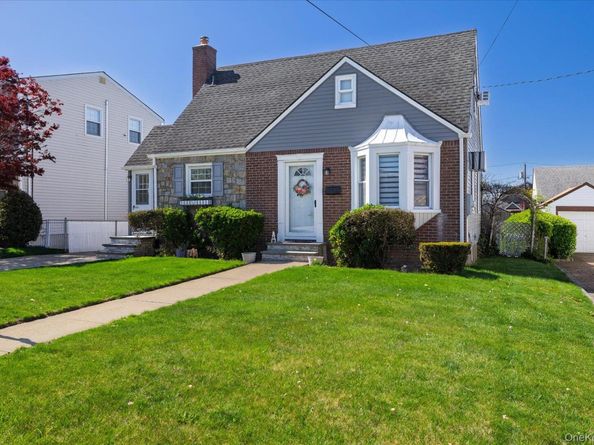 1027 Van Buren Avenue, Franklin Square NY 11010