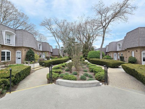 655 Middle Country Road 22E2, Coram NY 11727
