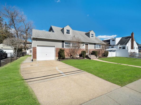 54 Cypress Avenue, Bethpage NY 11714