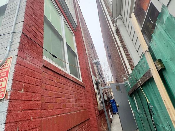 10460 Roosevelt Avenue, Corona NY 11368