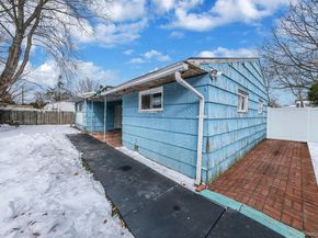 24 Beacon Lane, Hicksville NY 11801