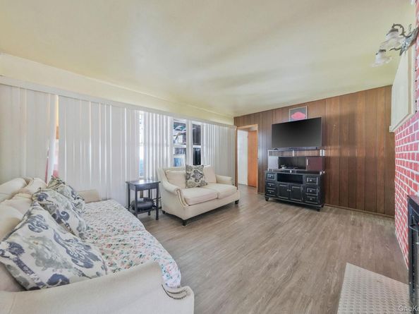 24 Beacon Lane, Hicksville NY 11801