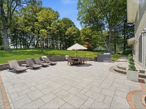 10 Foxwood Lane, Thornwood NY 10594