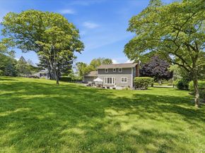 10 Foxwood Lane, Thornwood NY 10594