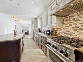 10 Foxwood Lane, Thornwood NY 10594