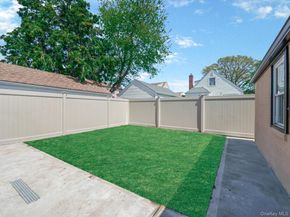 918 N 6th Street, North New Hyde Park NY 11040