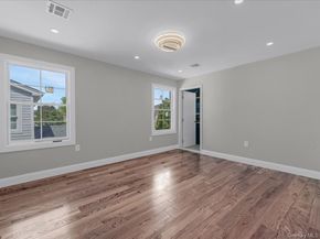 918 N 6th Street, North New Hyde Park NY 11040