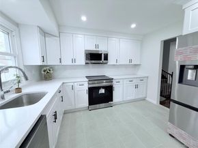 528 Canary Place, North Babylon NY 11703