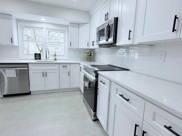 528 Canary Place, North Babylon NY 11703