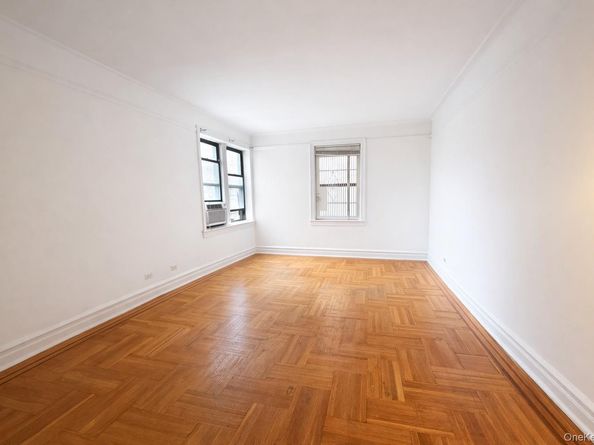 35-50 82 St 4A, Jackson Heights NY 11372