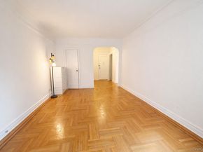 35-50 82 St 4A, Jackson Heights NY 11372