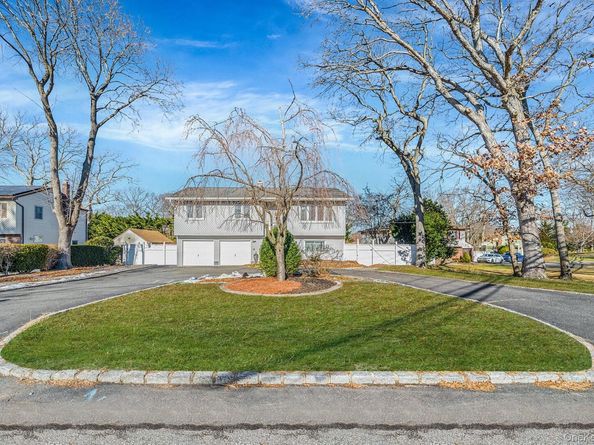 299 Seminole Street, Ronkonkoma NY 11779