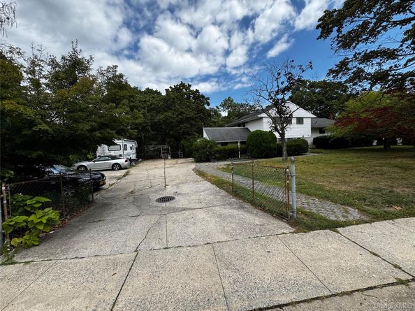 149 Phelps Lane, North Babylon NY 11703